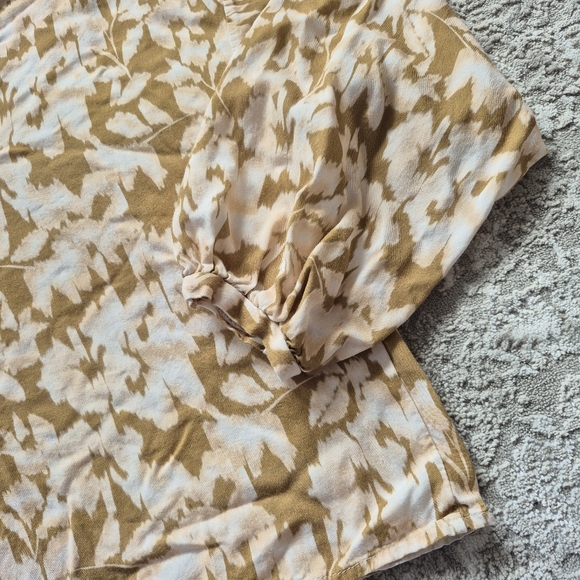 Line @ Moda Women's Italian Brown Abstract Floral Longsleeved Blouse Size Large - Picture 3 of 6